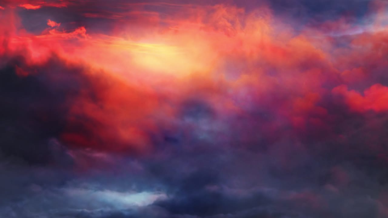 두꺼운 주황색 파란색 적운 구름 내부의 뇌우