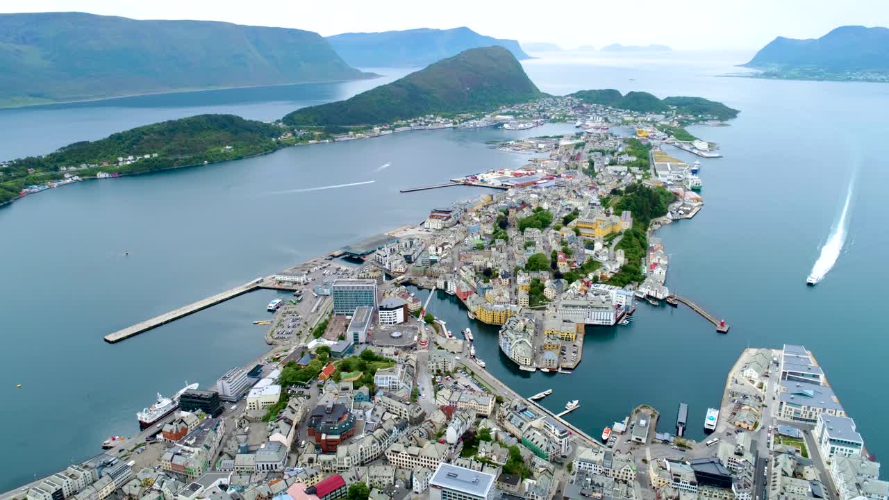 노르웨이 알레스운드 시의 항공 영상
