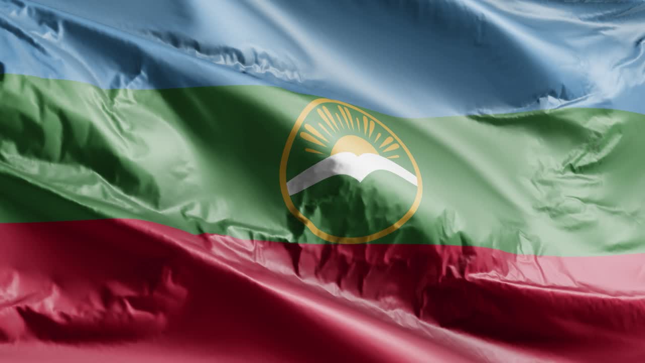 карачайский черкесский флаг, размахивающий на ветряной петле. карачайско-черкесский баннер, качающийся на ветре. полный заполнительный фон. 10-секундная петля.