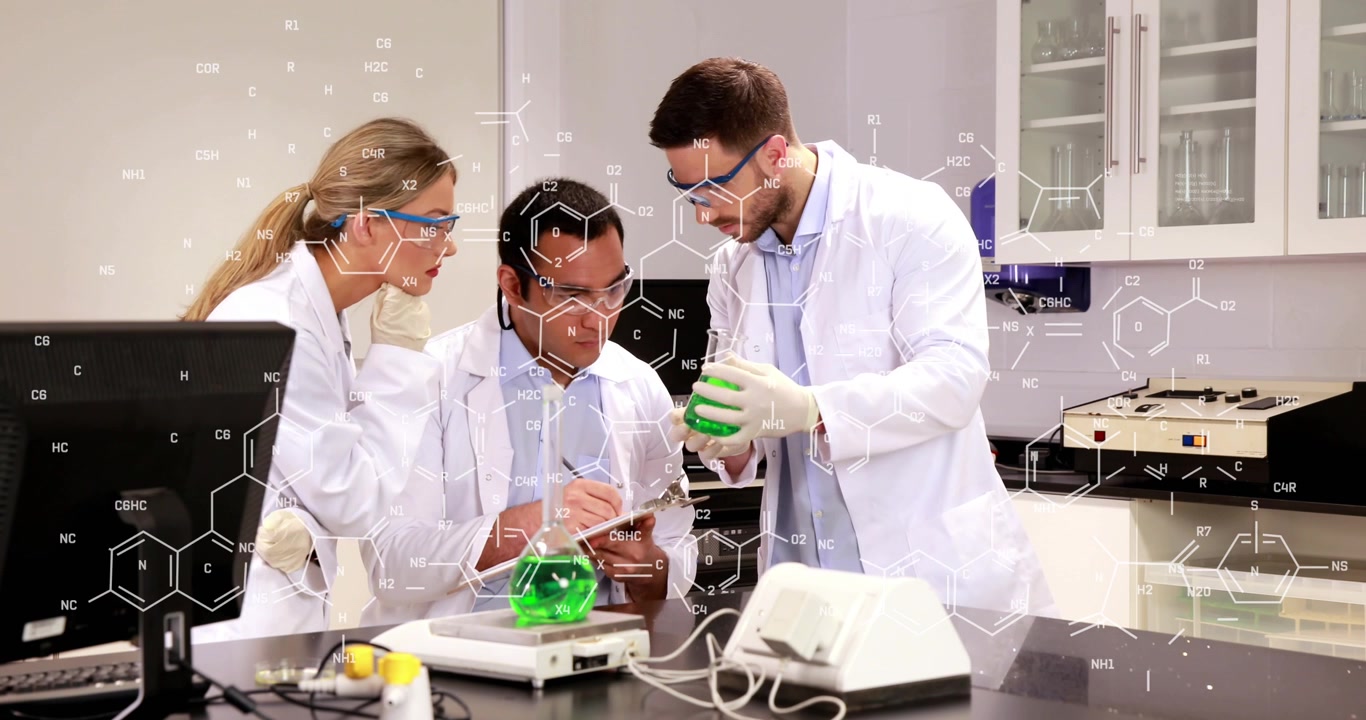 Animación de fórmulas químicas sobre diversos trabajadores de laboratorio, hombres y mujeres