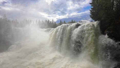 Zeitlupenvideo-Der-Wasserfall-Ristafallet-Im-Westlichen-Teil-Von-Jämtland-Gilt-Als-Einer-Der-Schönsten-Wasserfälle-Schwedens.