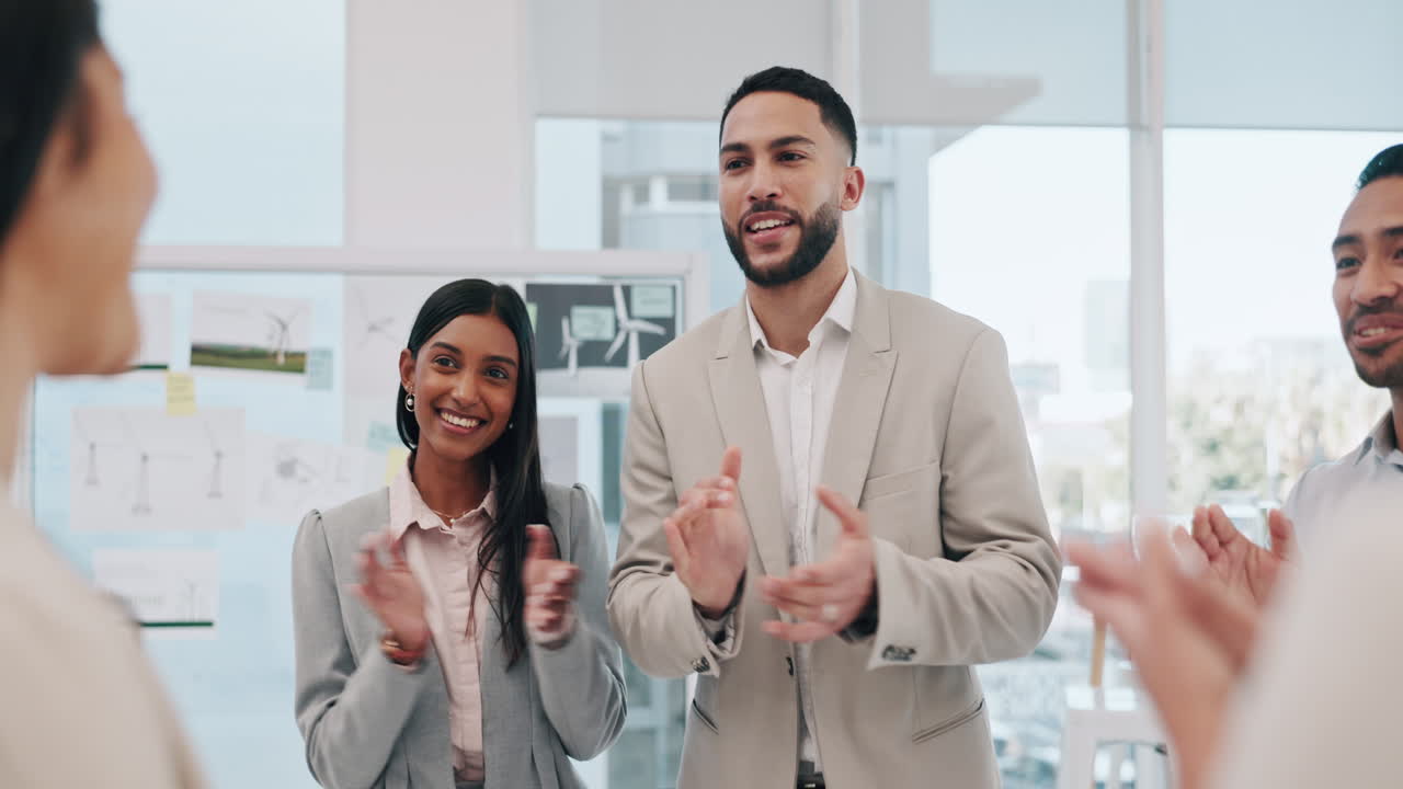 hombre de negocios feliz, apretón de manos