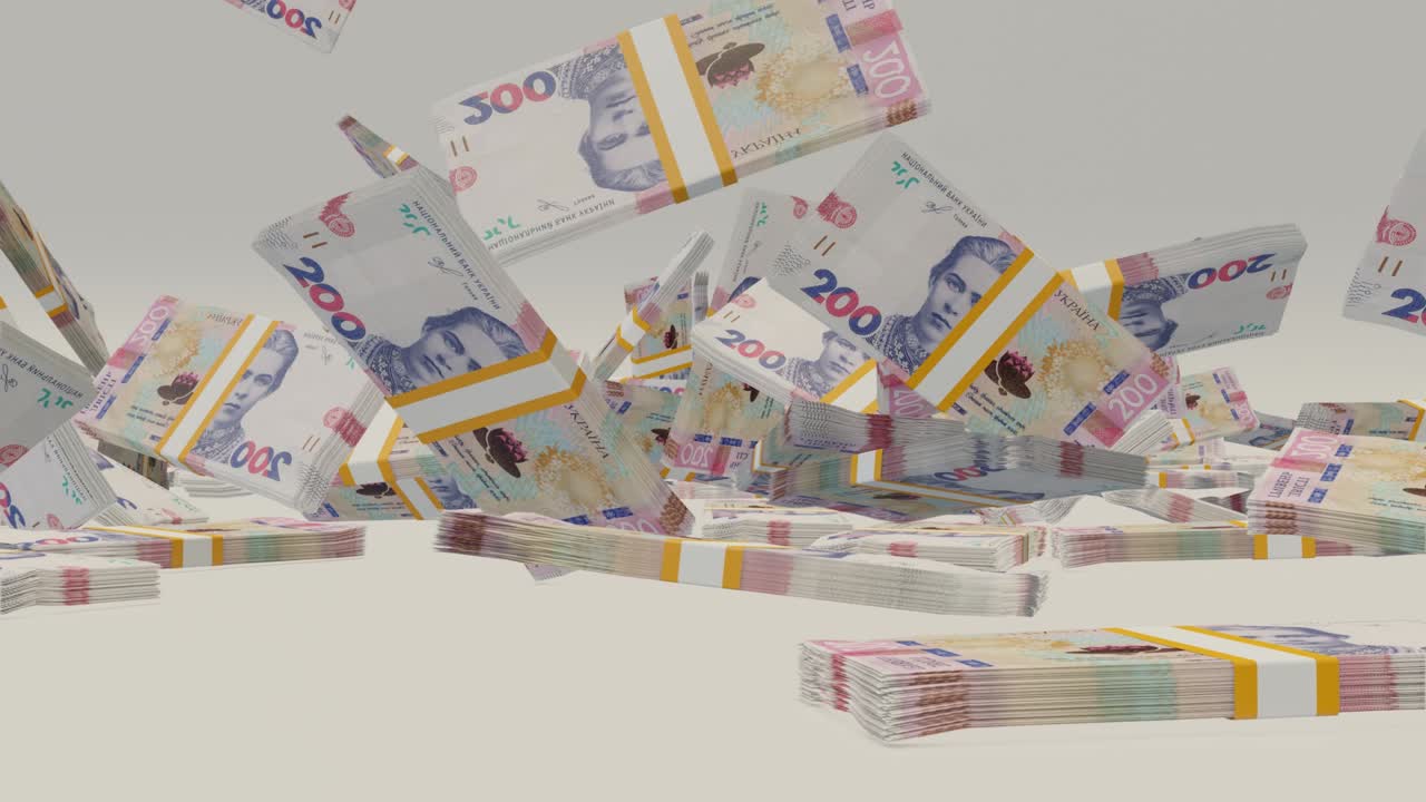 테이블 위에 떨어지는 많은 돈 어리, 200 우크라이나 그리브니아 지폐, 돈 더미.