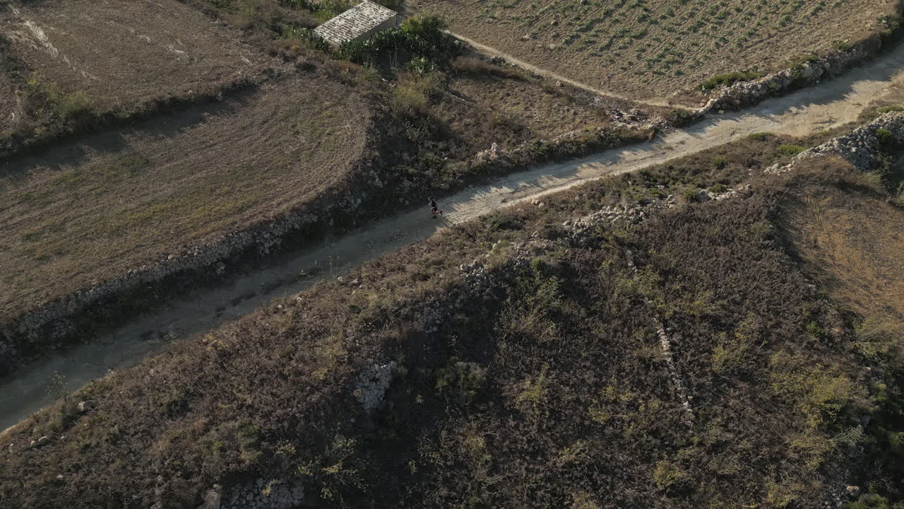 hombre corriendo, corredor de sexo masculino corriendo