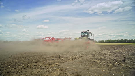 maquinaria agrícola campo de arado, tierra arada, maquinaria agrícola