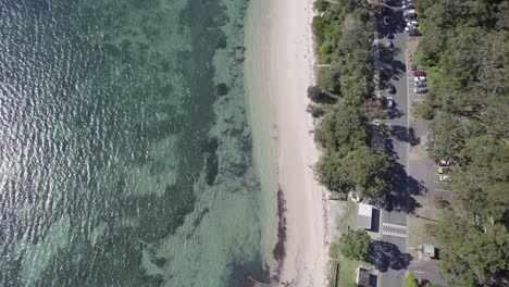 Luftaufnahme-über-Dem-Shoal-Bay-Beach-In-Port-Stephens,-New-South-Wales,-Australien