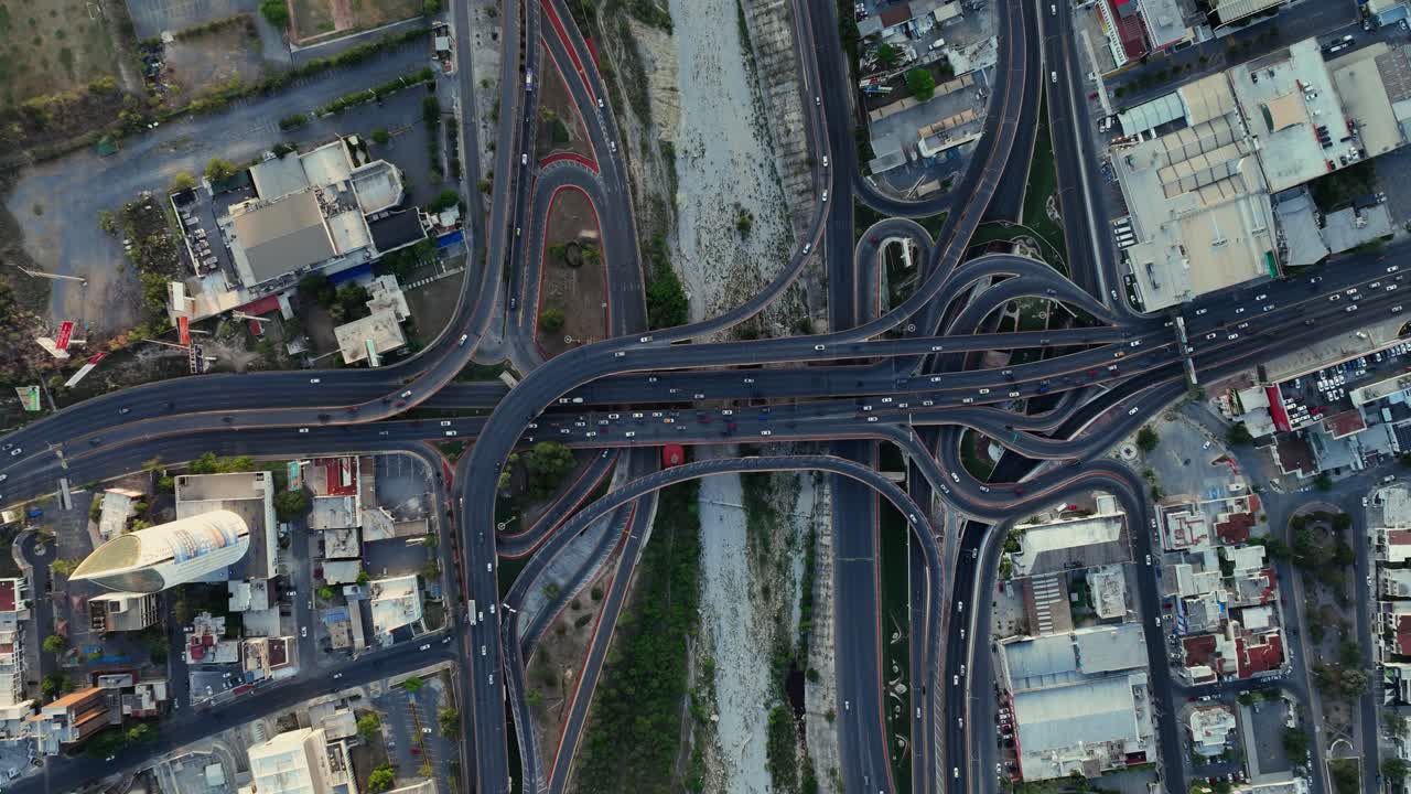 교차로에서 교통 위의 새 눈 하이퍼랩스 조감도, 멕시코의 일몰