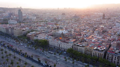 Barcelona-luftbild-Bei-Sonnenuntergang-Mit-Passeig-De-Colom-Avenue,-Spanien