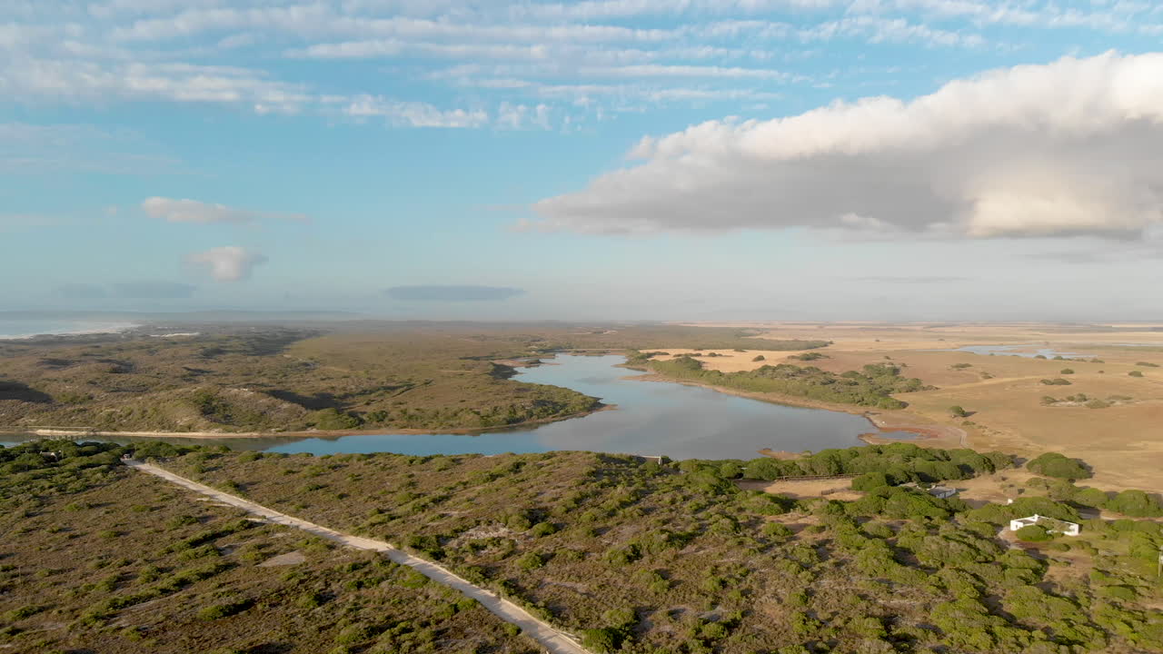 el estuario die mond en la costa sur del cabo