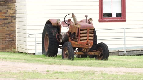 old tractor machine parks in front of the white house