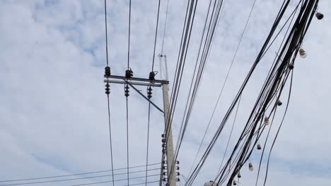 Entagled-overhead-electrical-cables-and-wires-in-the-middle-of-the-city-of-Bangkok,-in-Thailand