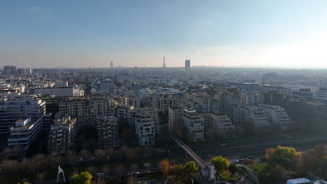 Toma-Aérea-De-La-Mañana-Sobre-París-Hermoso-Paisaje-Urbano-Día-Soleado