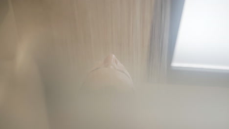 상쾌한 이른 아침 매일 샤워 혼혈 소녀 입욕