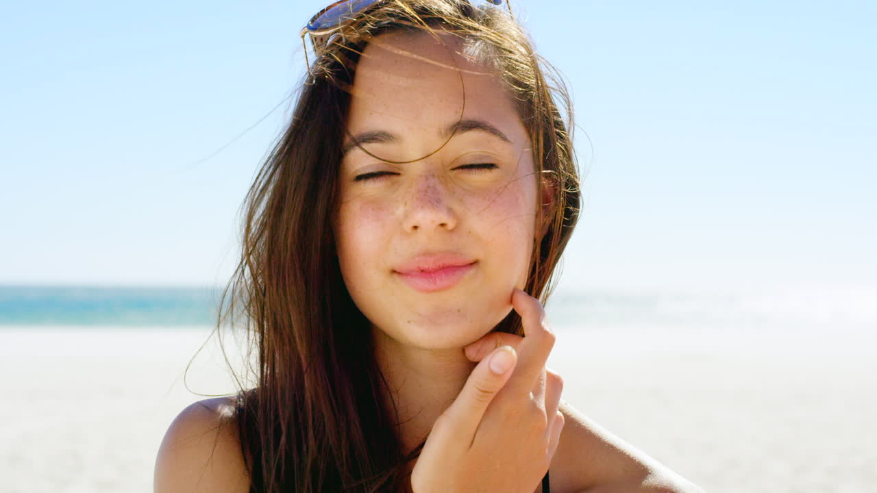 La donna sulla spiaggia