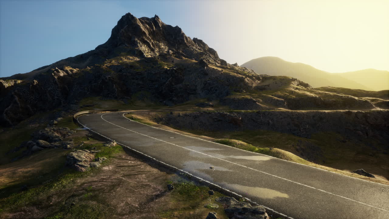 해가 뜨는 아름다운 산길