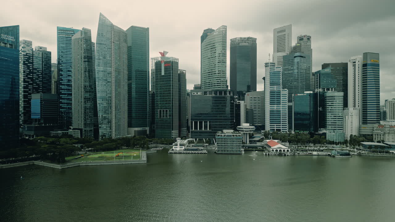 싱가포르 시의 스카이 라인 항공 사진