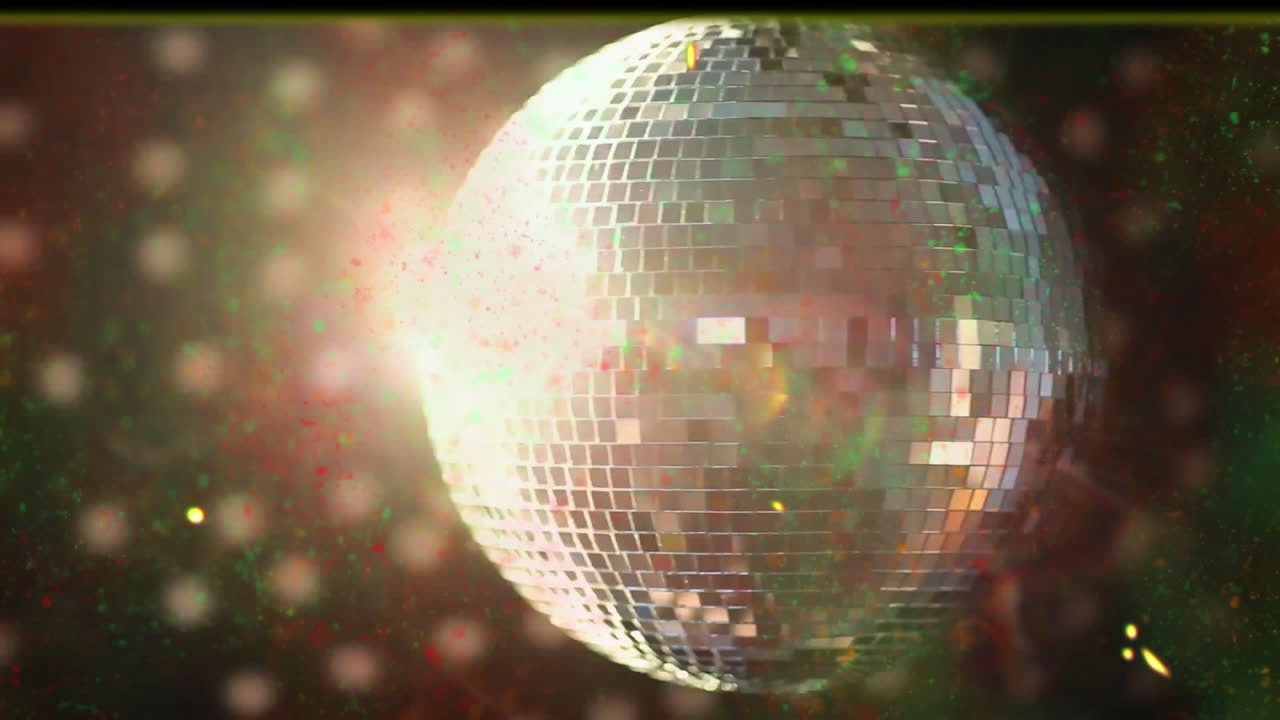 Palla da discoteca a specchi rotante che riflette piastrelle di luce colorate e una foschia scintillante in una scena di festa 3D.