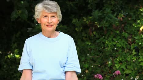 Elderly-woman-working-her-muscles-with-dumbbells