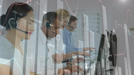 animación de estadísticas y procesamiento de datos sobre personas de negocios que usan auriculares