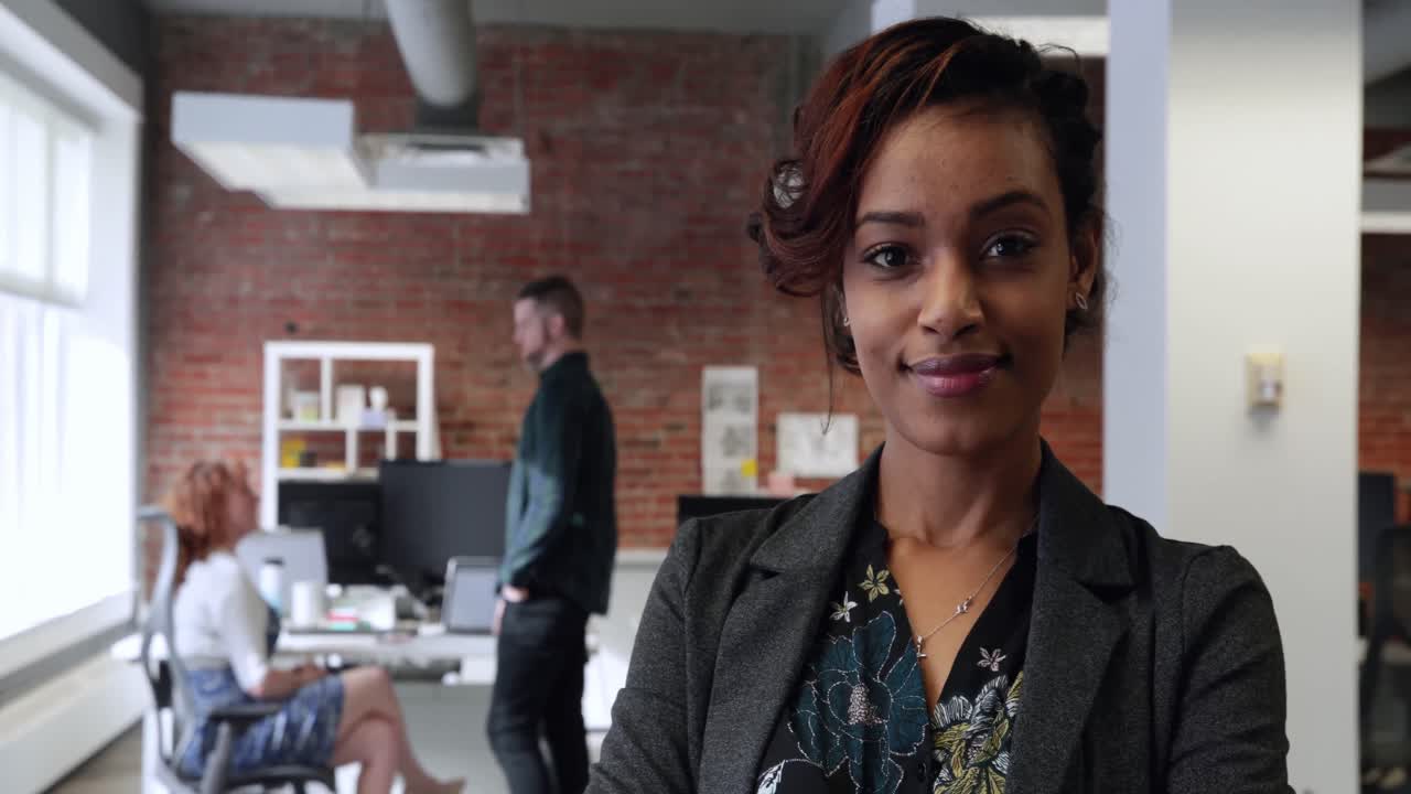 Portrait of a businesswoman working in a modern office&acirc;&euro;&uml;