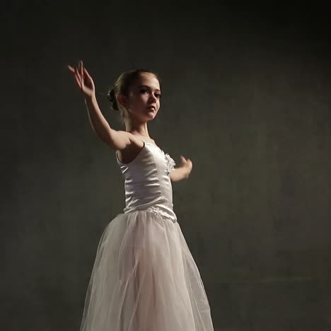 ballerina in tutu en pointe