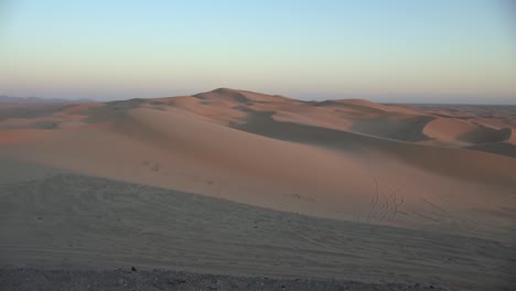 North-Algodones-Dunes-in-California-in-evening-sun,-USA