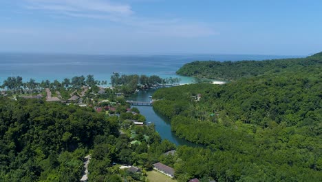 Drone-shot-of-estuary-on-tropical-island-with-resorts-on-the-beach