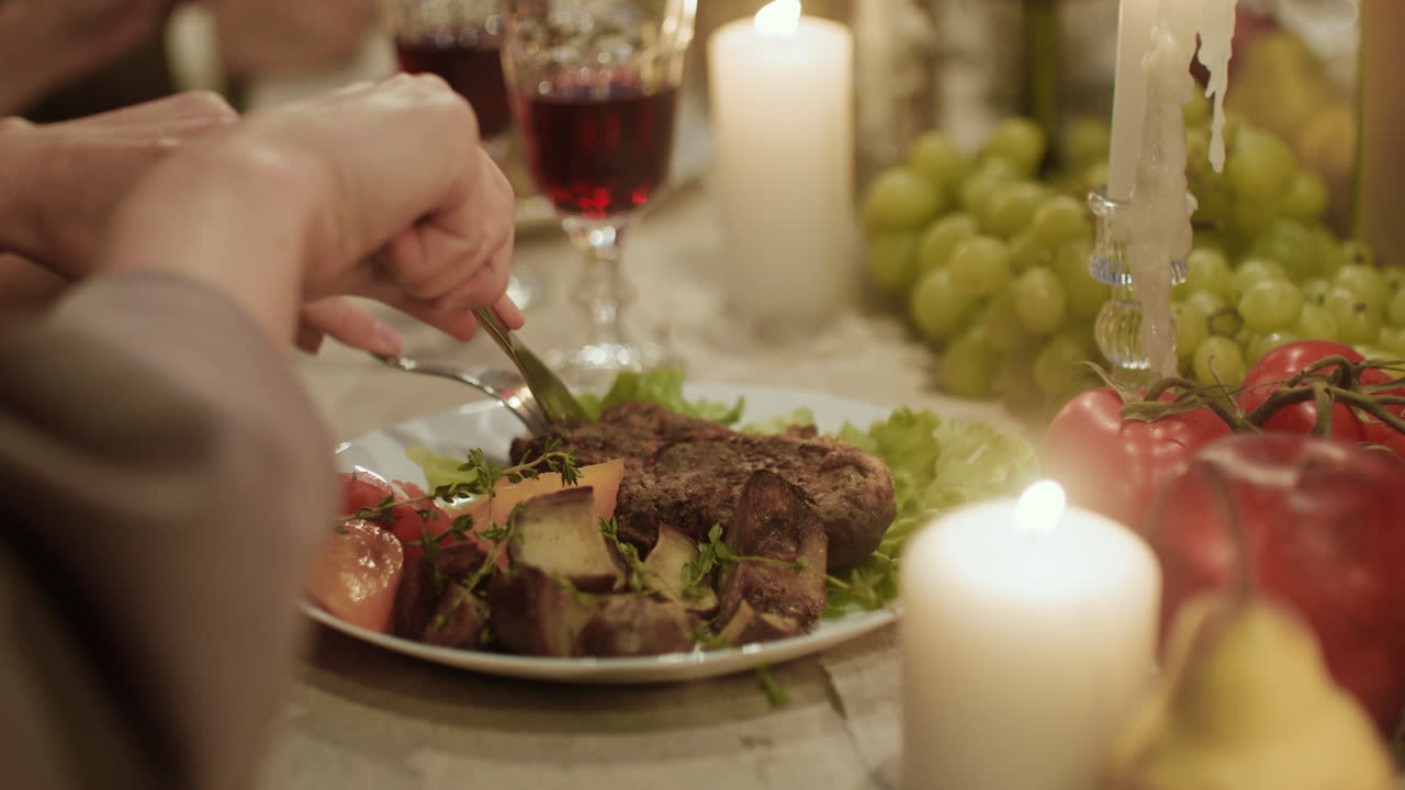 접시에 맛있는 식사