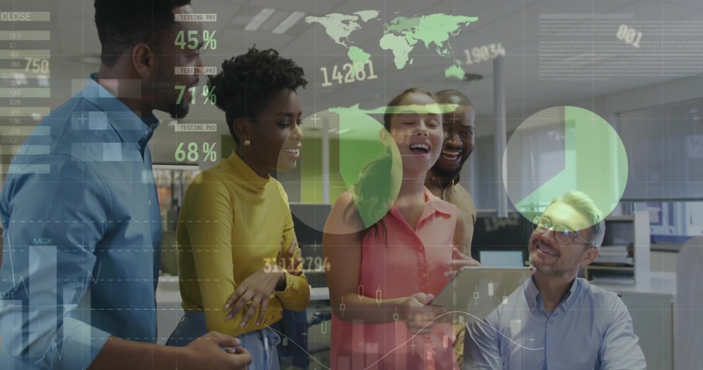 Animazione di elaborazione dati con diversi colleghi che discutono e sorridono insieme in ufficio
