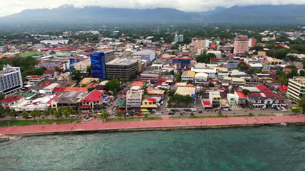 Dumaguete, Filippine Veduta aerea del Rizal Boulevard e dello skyline della città, capitale del Negros Oriental