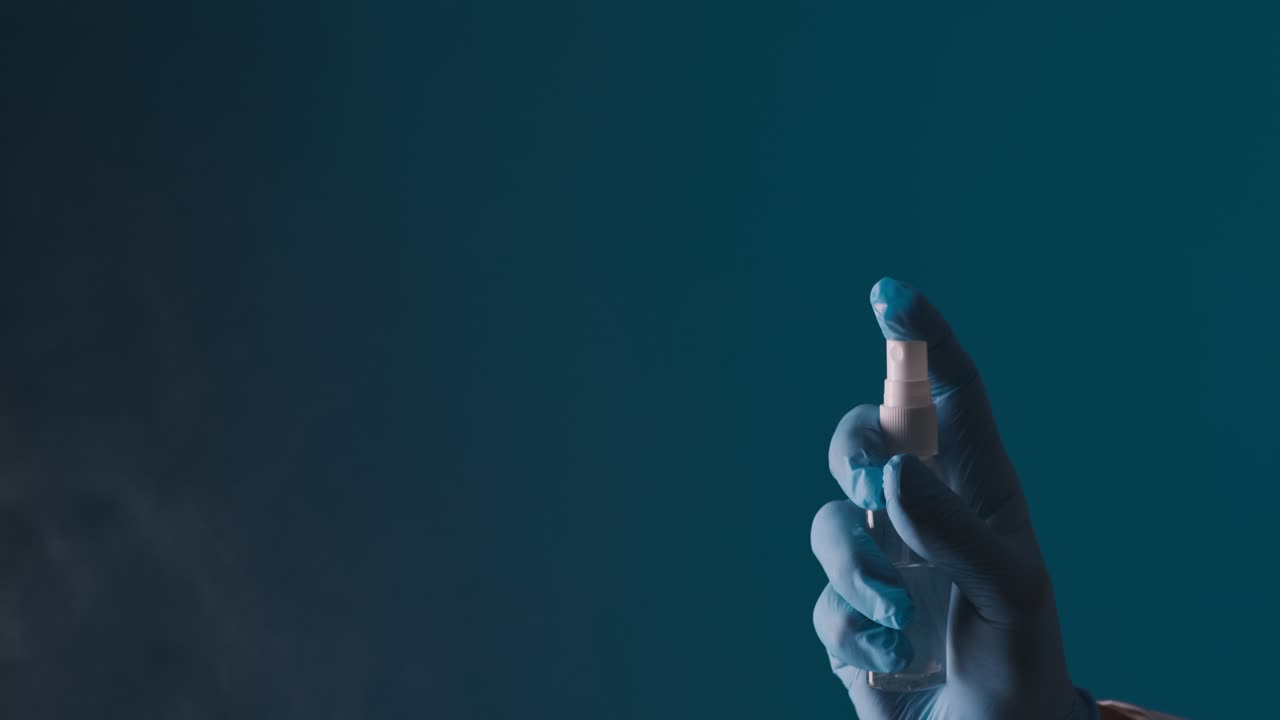 pulverización de desinfectante para las manos