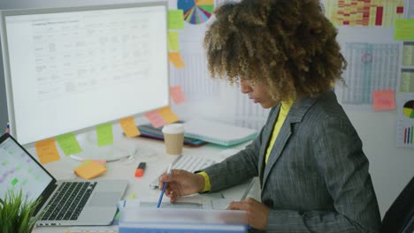 Young-businesswoman-working-with-documents