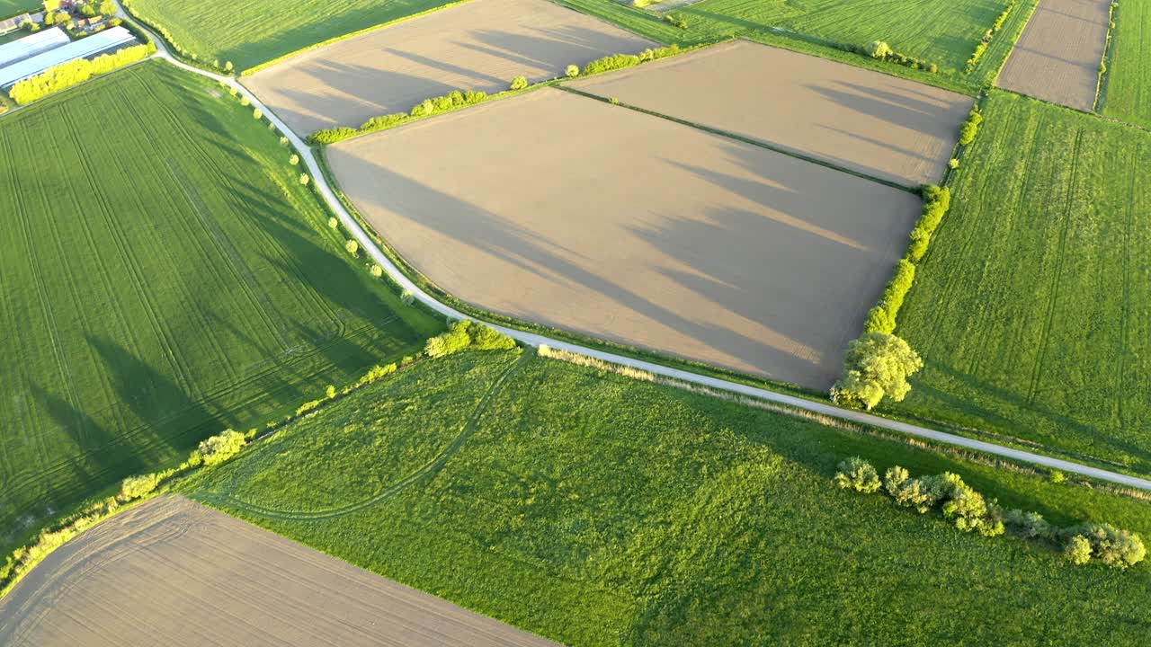 antena de campos al atardecer