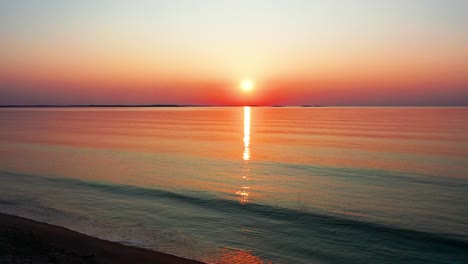 Colorful-Beach-Sunset-in-Saco,-Maine-with-Bright-Colors-Reflecting-off-Calm-Rippling-Ocean-Waves-Along-the-New-England-Atlantic-Coastline