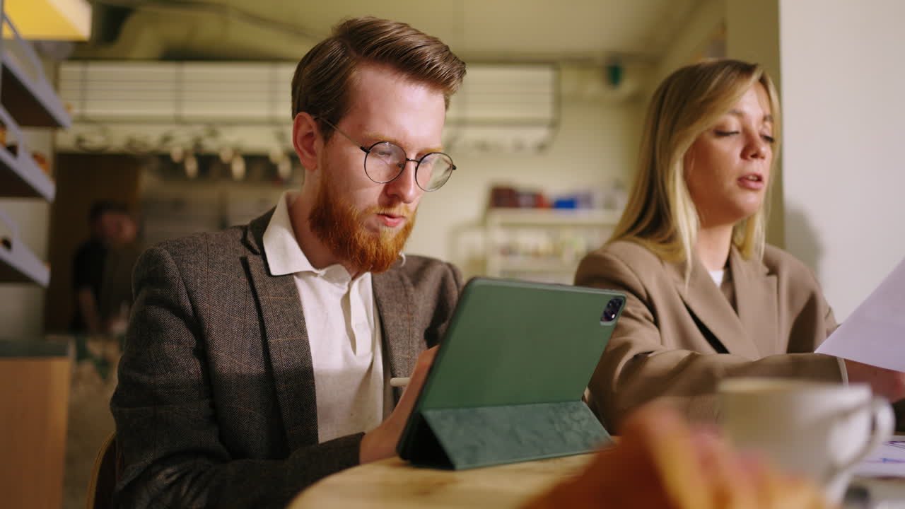 Two people having a meeting at a cafe