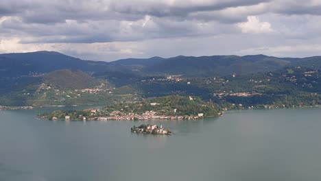 意大利聖朱利烏斯島 (san giulio) 的空中景色