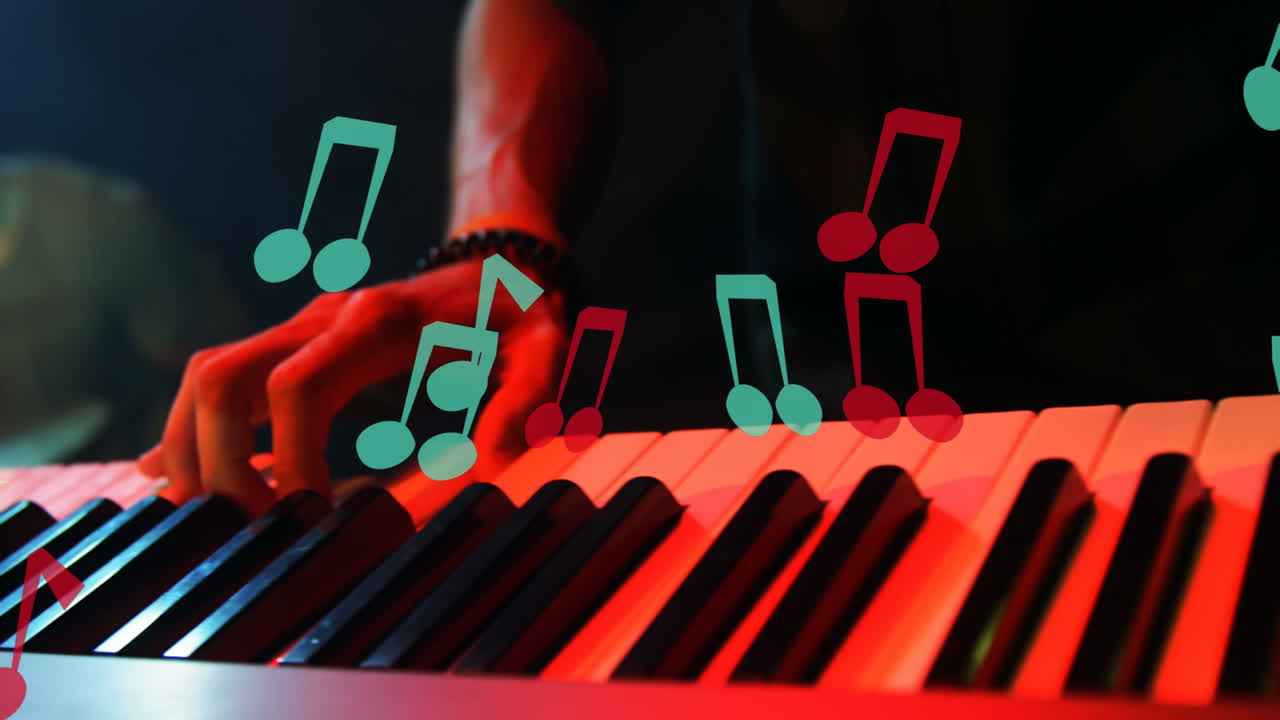 animación de notas que se mueven sobre el hombre caucásico tocando el teclado