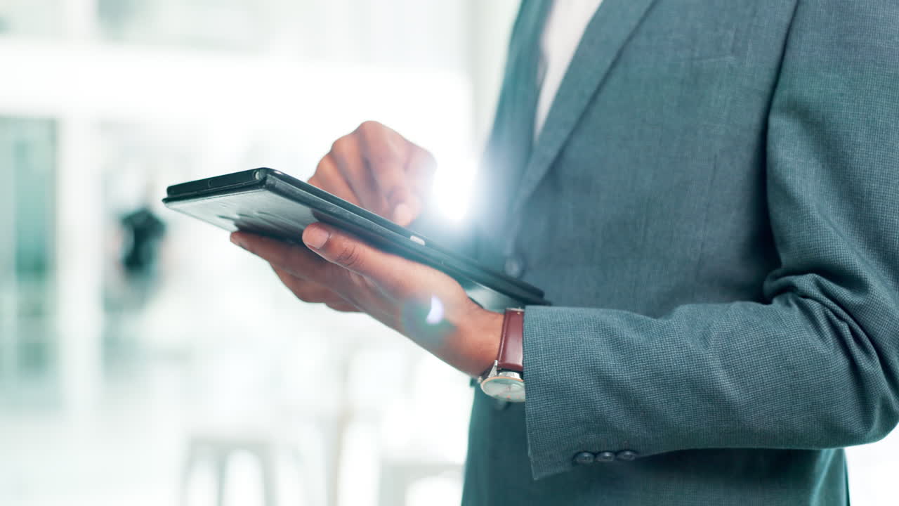 사업가 태블릿을 사용 하여