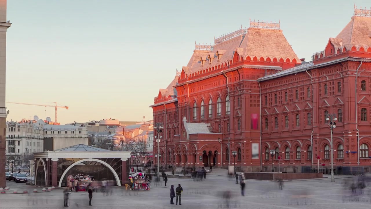 Museo de la Guerra Patriótica de 1812 en la Plaza Roja de Rusia en Moscú antes del atardecer timelapse hyperlapse