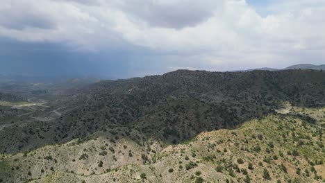 montañas en la provincia de paktia, afganistán