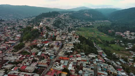 montañoso san cristobal de las casas drone aéreo vista superior ciudad del valle de chiapas