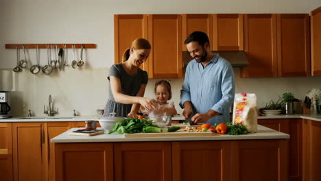 la familia cocinando juntos
