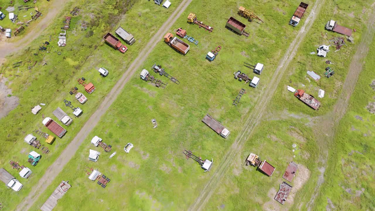 시골 폐기물 창고 의 공중 촬영