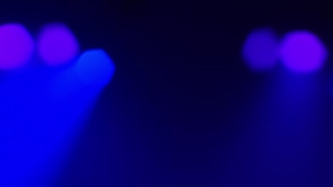 de tiro fuera de la luz de la fiesta azul enfocada