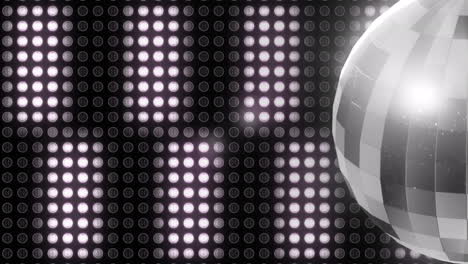 animación de bola de discoteca giratoria y luces blancas en la celebración de navidad y año nuevo