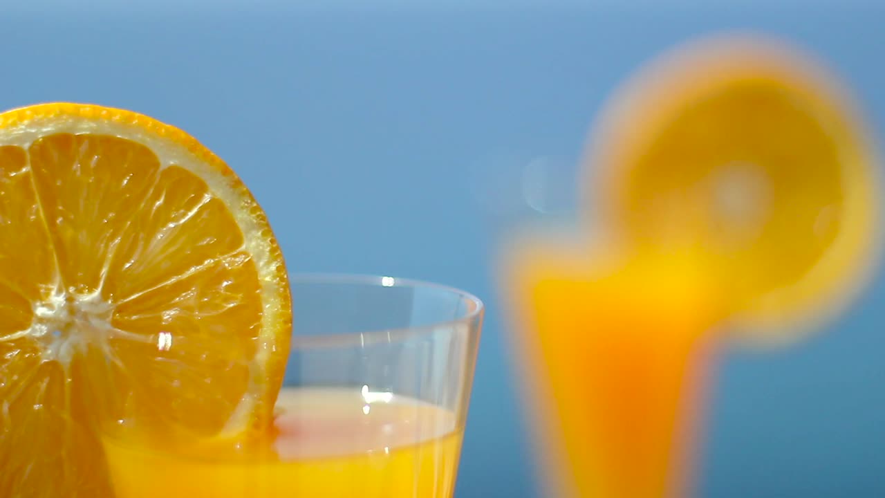 Aperitivo con bevanda estiva.
