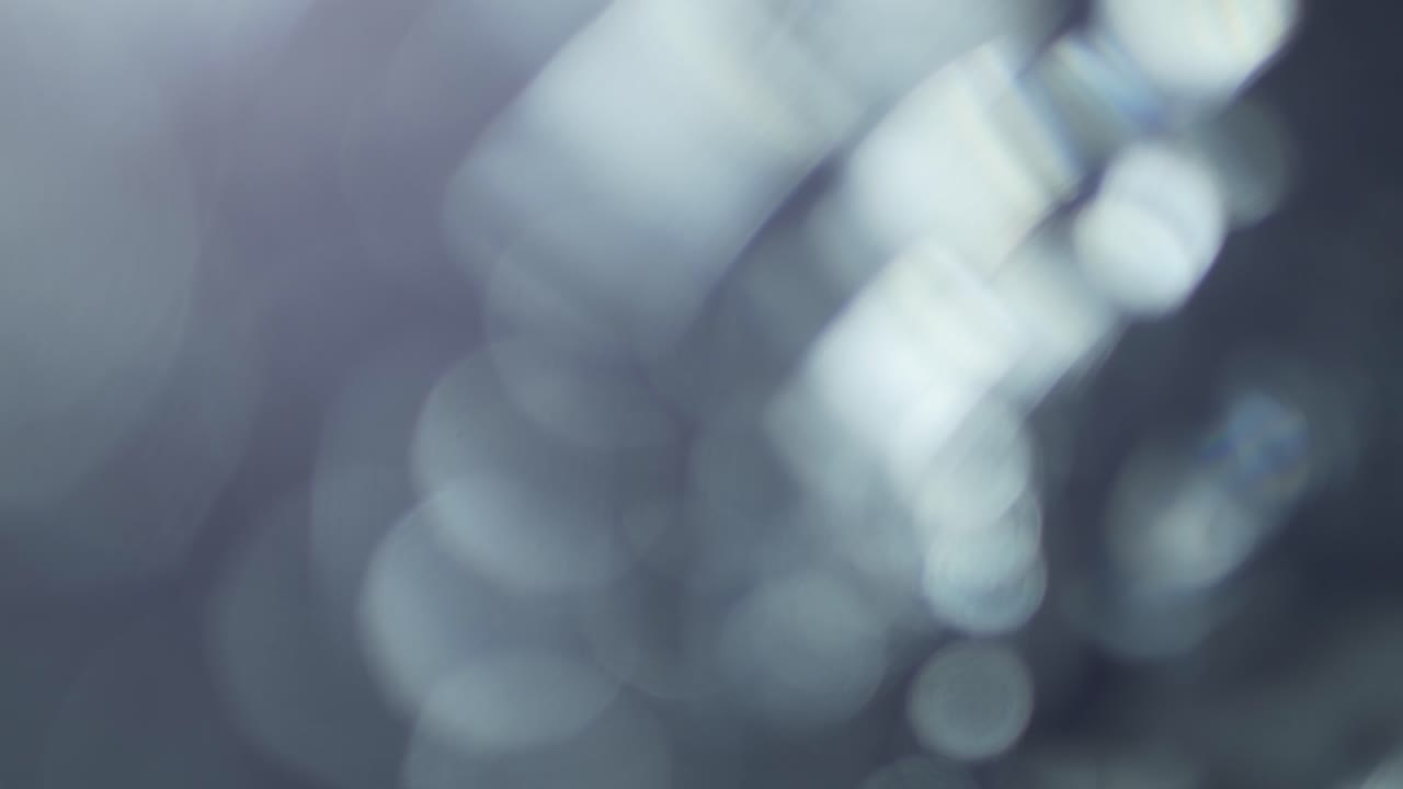 Sovrapposizione di luce bokeh sfocata bianca e blu