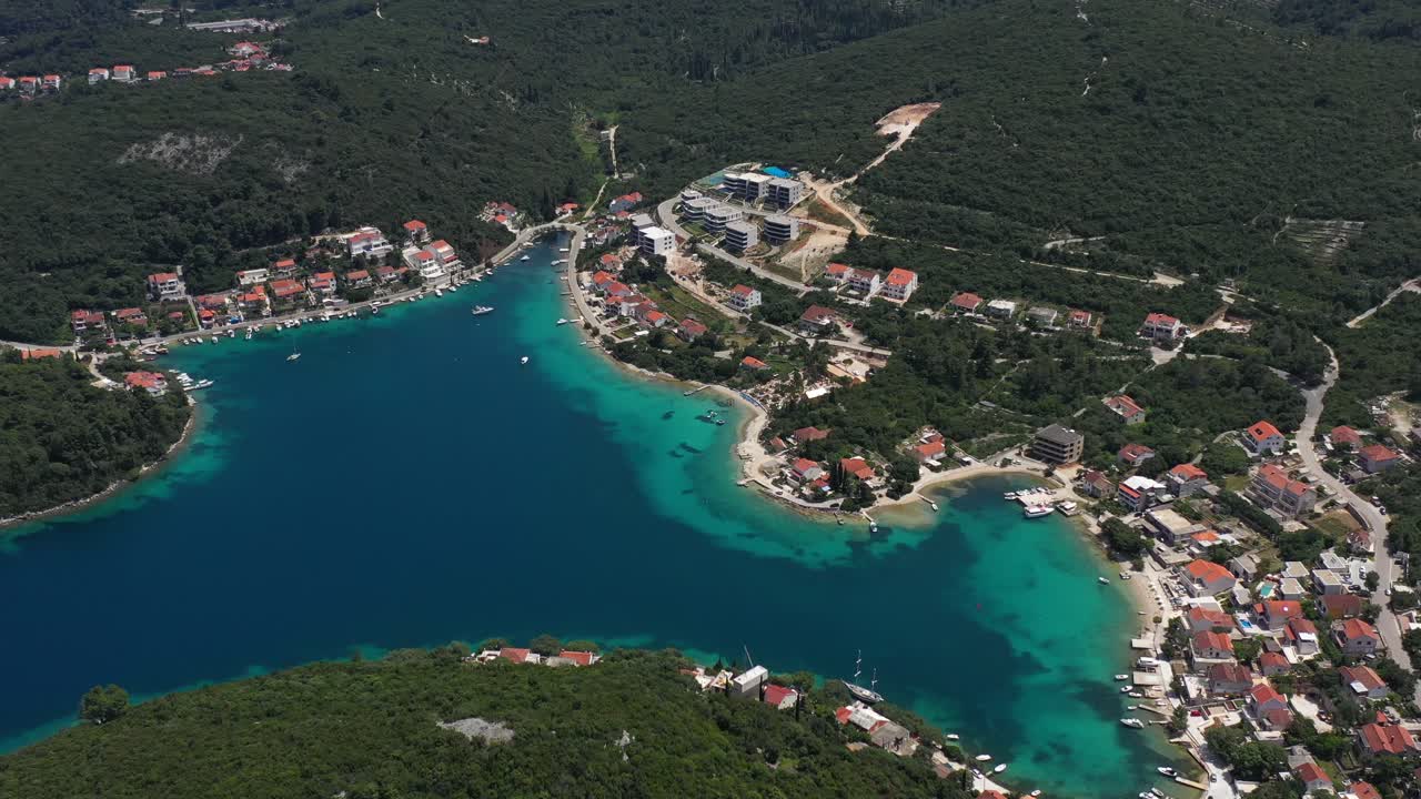 korcula croatia의 zrnovo 마을의 그림 같은 전망 - 공중 촬영