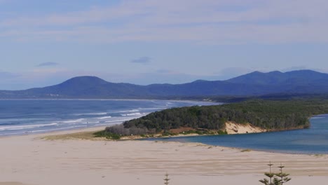 Ruhiger-Und-Friedlicher-Strand-In-Port-Macquarie---Leerer-Strand-Während-Der-Coronavirus-pandemie---Sydney,-Nsw,-Australien