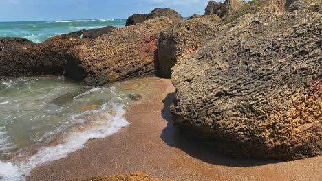 vista das ondas a quebrar o recife